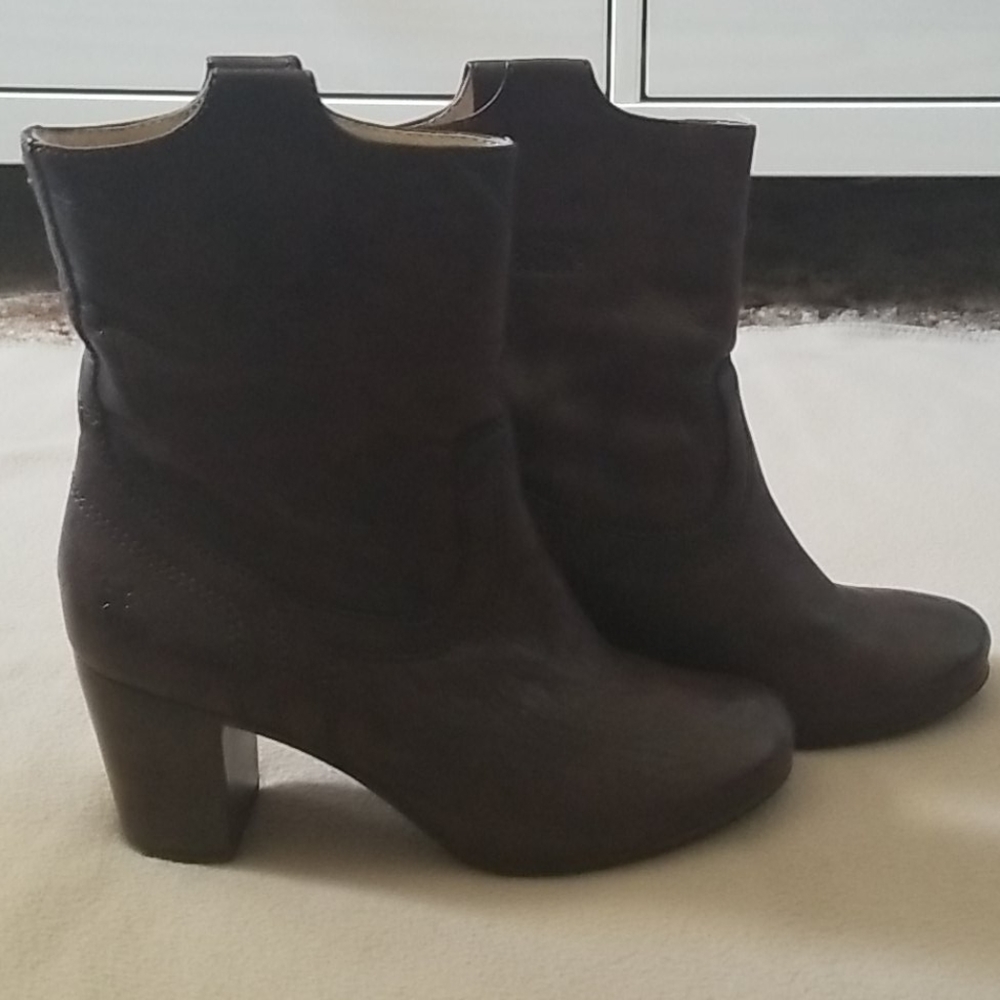 Frye Carson Mid Heel Short Boot